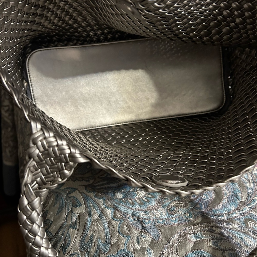 Woven Leather Bag. No scratches or stains. Rarely used. Measurements in photos. - Picture 5 of 15